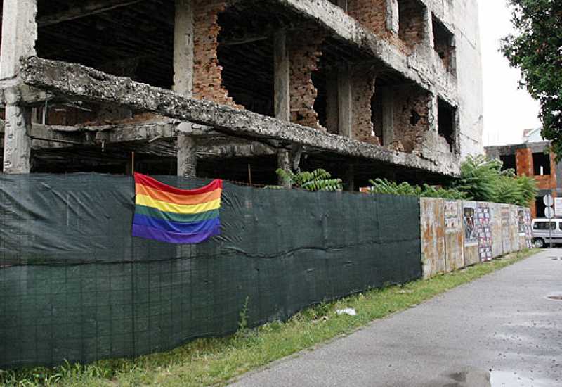 Podr Ka Lgbt Populaciji U Mostaru Osvanula Zastava Duginih Boja