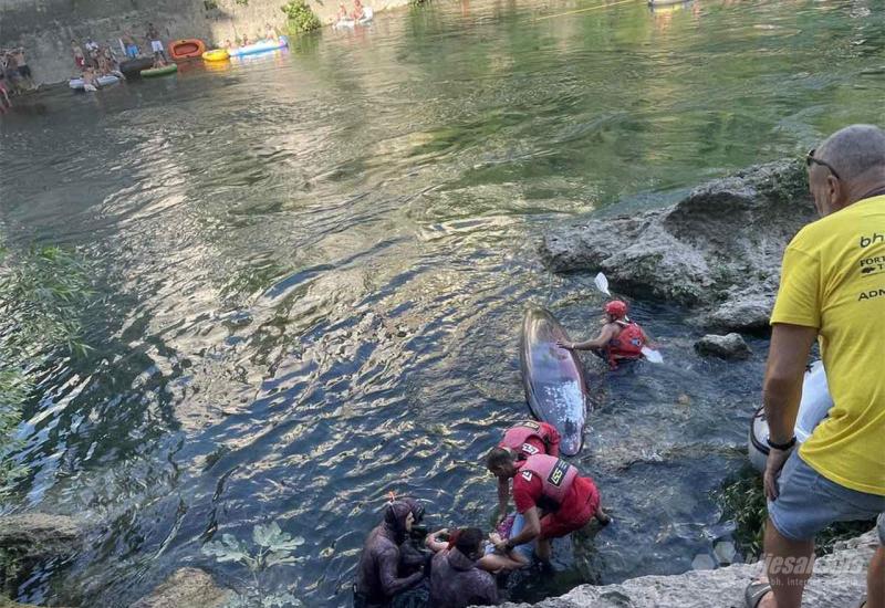 Preminula Ena Koja Je Pala Na Stijene Tijekom Skokova Sa Starog Mosta