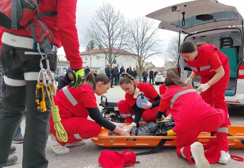 Požar na trećem katu osnovne škole Intervenirali vatrogasci i GSS