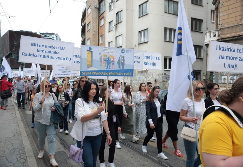 Trgovci Na Ulicama Sarajeva Vrijeme Podcjenjivanja Je Zavr Eno Mi