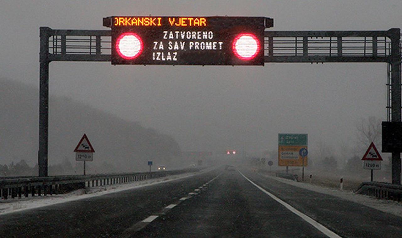 Ovo su savjeti za vožnju po jakoj buri i olujnom vjetru! - Dalmacija u prometnoj (polu)blokadi, orkanska bura zatvorila autocestu A1