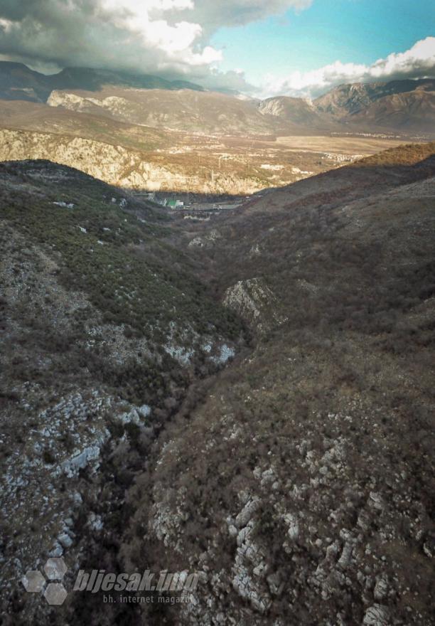 Pogled iz zraka s  - Popeli smo se na Rašku Goru: Ovdje graditi deponiju, čista je ludost!