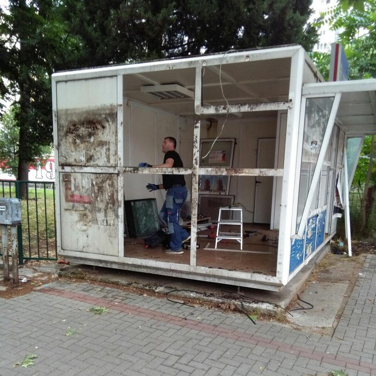 U Mostaru se nastavlja s uklanjanjem nelegalnih objekata - Uklonjen kiosk u Ulici Stjepana Radića