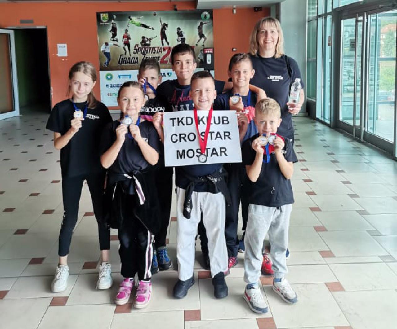 Natjecatelji Taekwondo klub Cro Star Mostar u Zenici u  - Taekwondo klub Cro Star Mostar nastavlja nizati uspjehe
