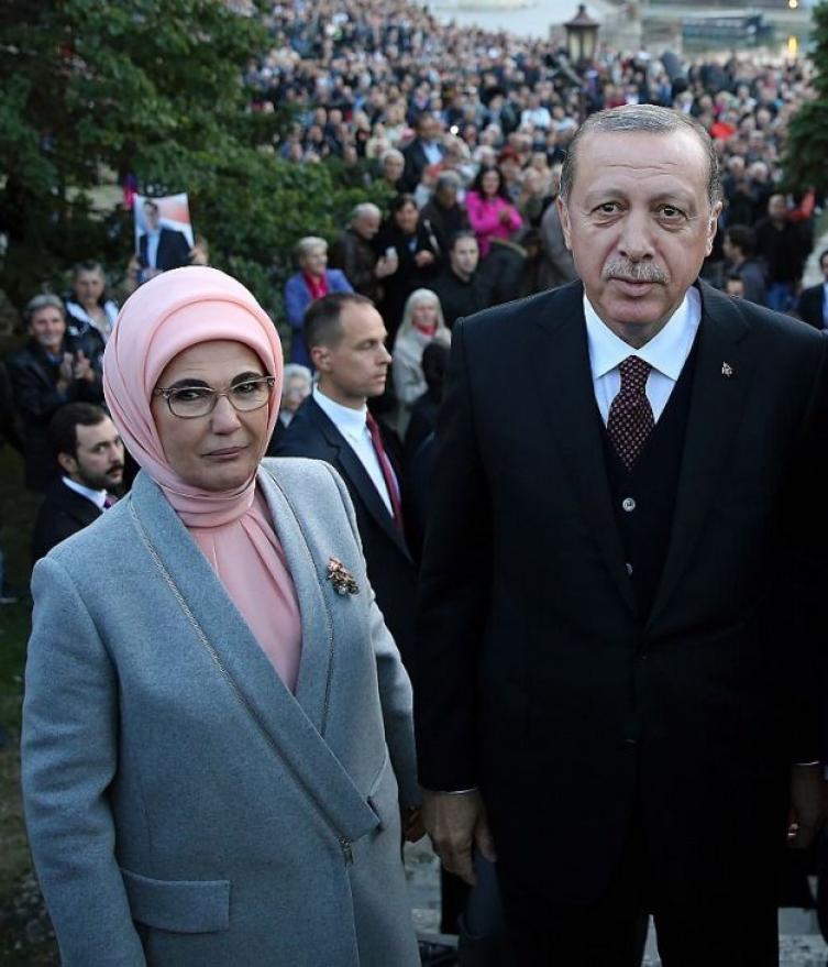 Recep Tayyip Erdogan i supruga Emina Erdogan - Erdogan i njegova supruga Emina pozitivni na koronavirus; brz oporavak poželjeli Izetbegović, Vučić i Osmani