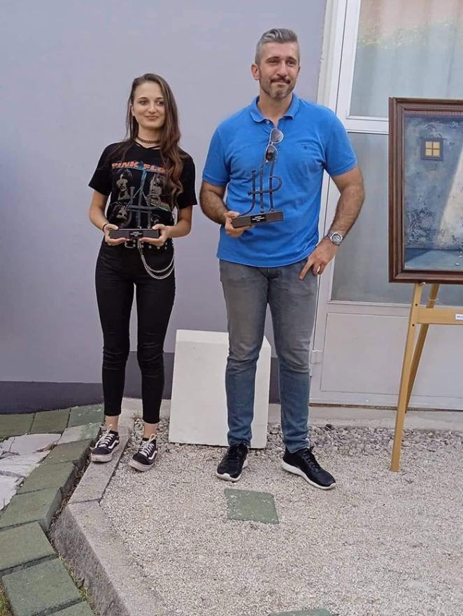 nagrađeni umjetnici Veonika Strinić i Amer Hadžić - Otvorena XX Međunarodna izložba Privatno i javno, nagrađeni Strinić i Hadžić