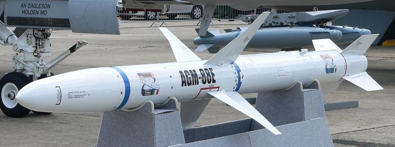 AGM-88 HARM - Ukrajina će dobiti Scan Eagle dronove i HARMS projektile
