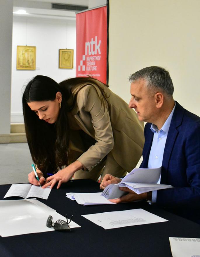Podjela ugovora o dodjeli Napretkovih stipendija u Mostaru - Upriličena podjela ugovora o dodjeli Napretkovih stipendija u Mostaru