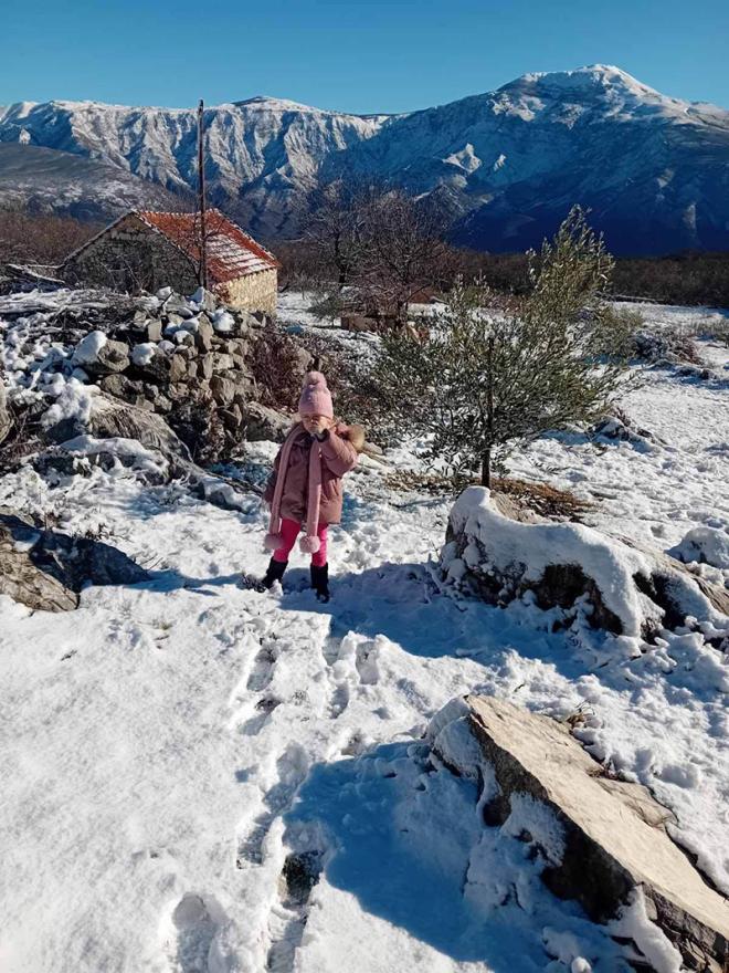 Zimska idila u selu Đubrani - FOTO | Snježna tura - Goranci, Vrdi, Raška Gora