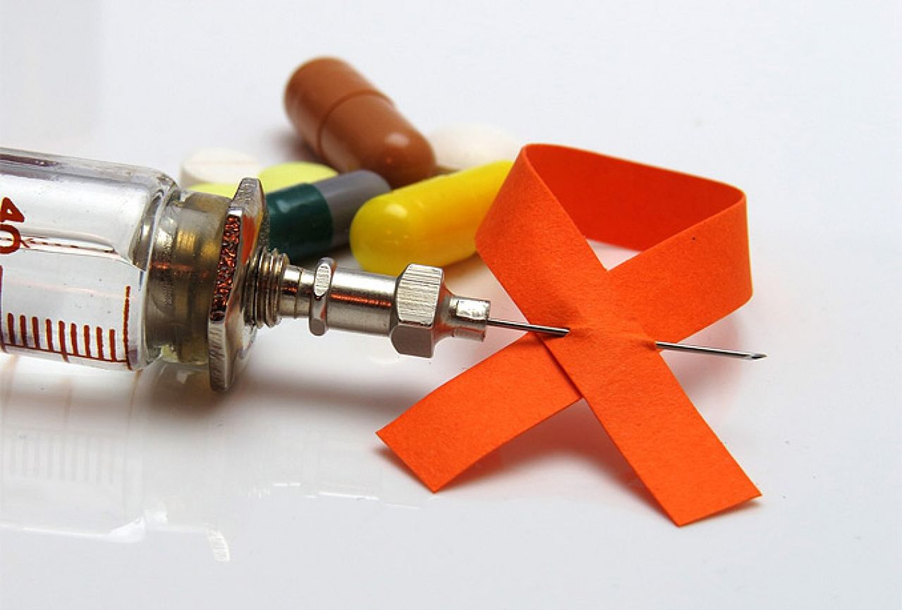 Francuska - Otkriven genetski mehanizam za spontano izlječenje od HIV-a