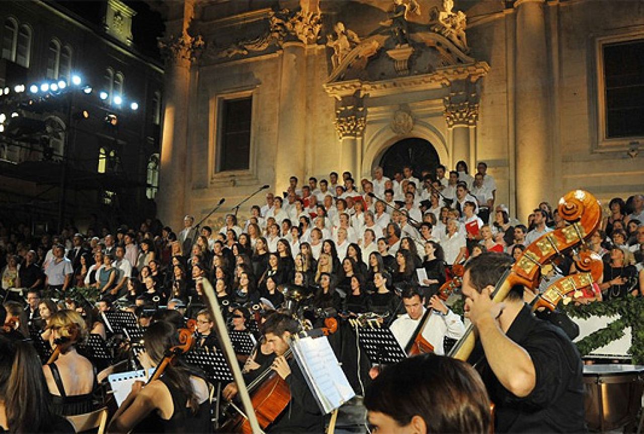 Večeras Dona eis requiem u izvedbi mostarskih simfoničara i Pro musice