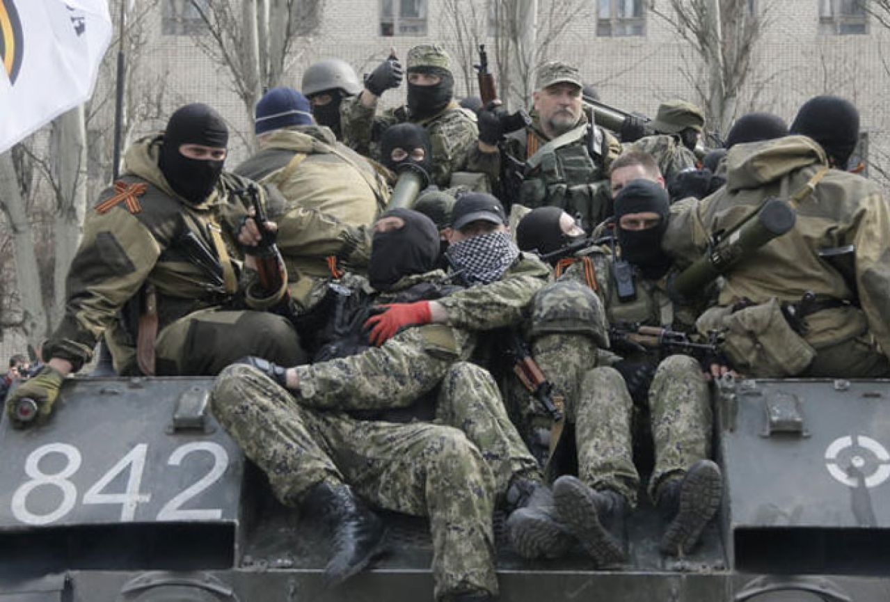 Pobunjenici ''dovlače'' pojačanja i teško naoružanje u Donjeck