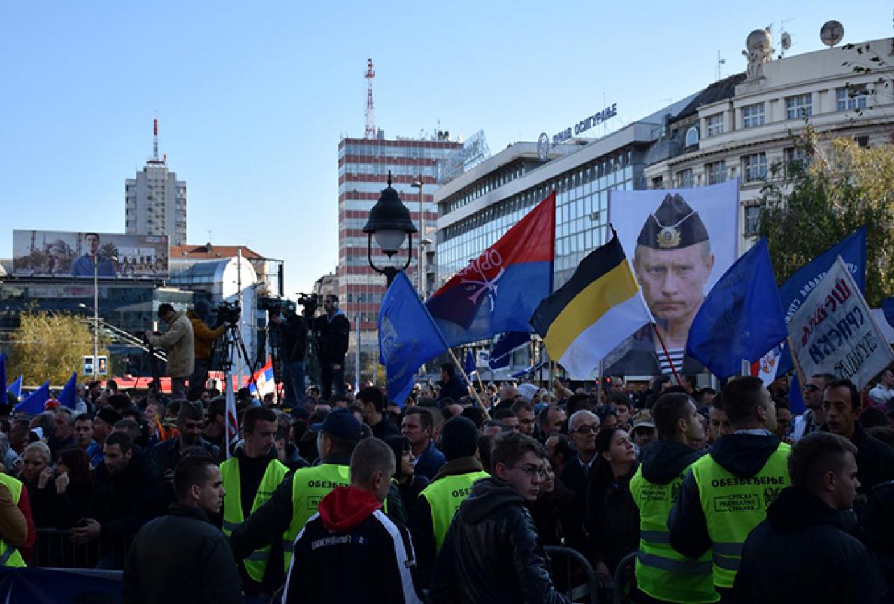 Tisuće radikala na Trgu Republike u Beogradu euforično dočekalo Šešelja