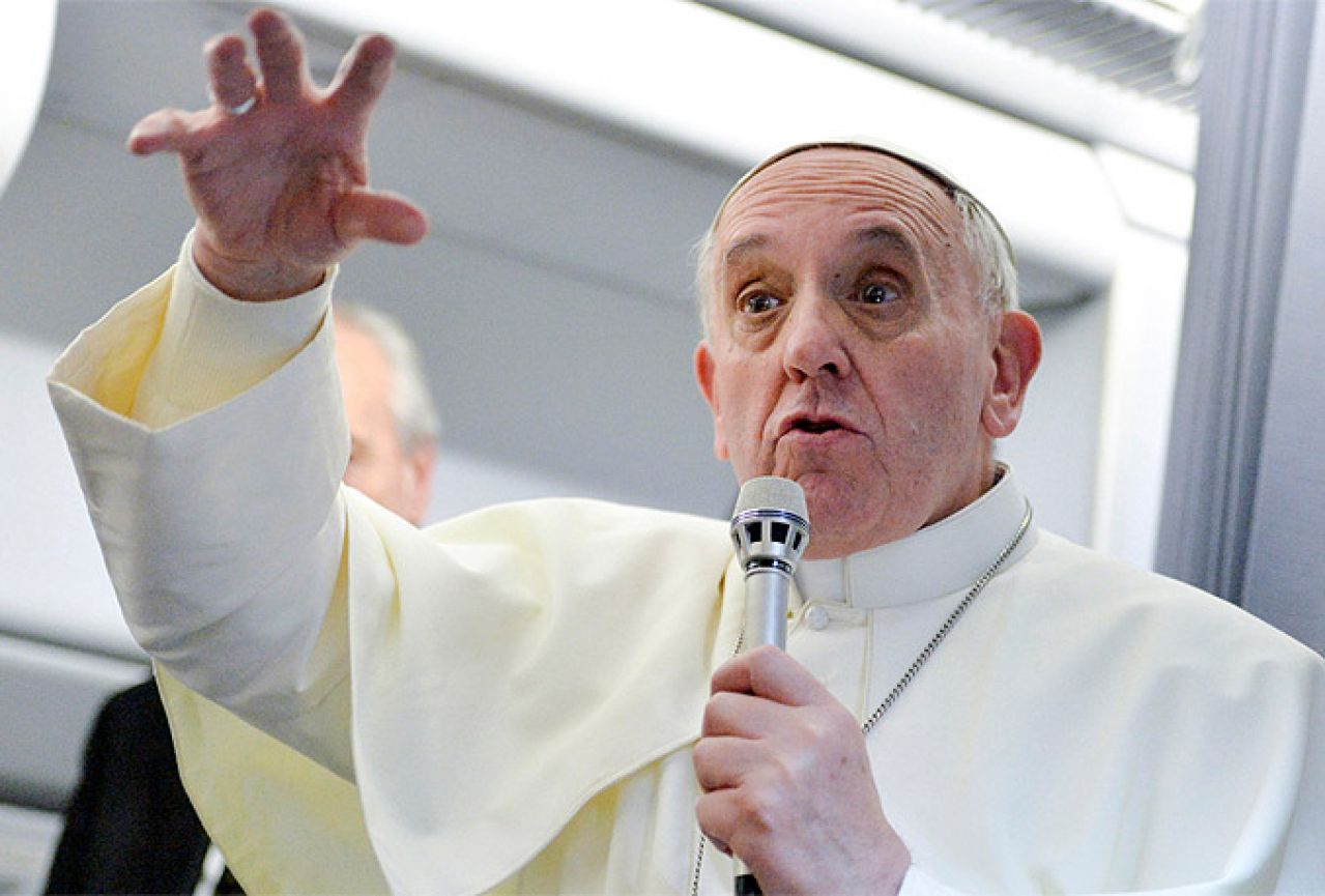 Papa Franjo oštro osudio eutanaziju i abortus