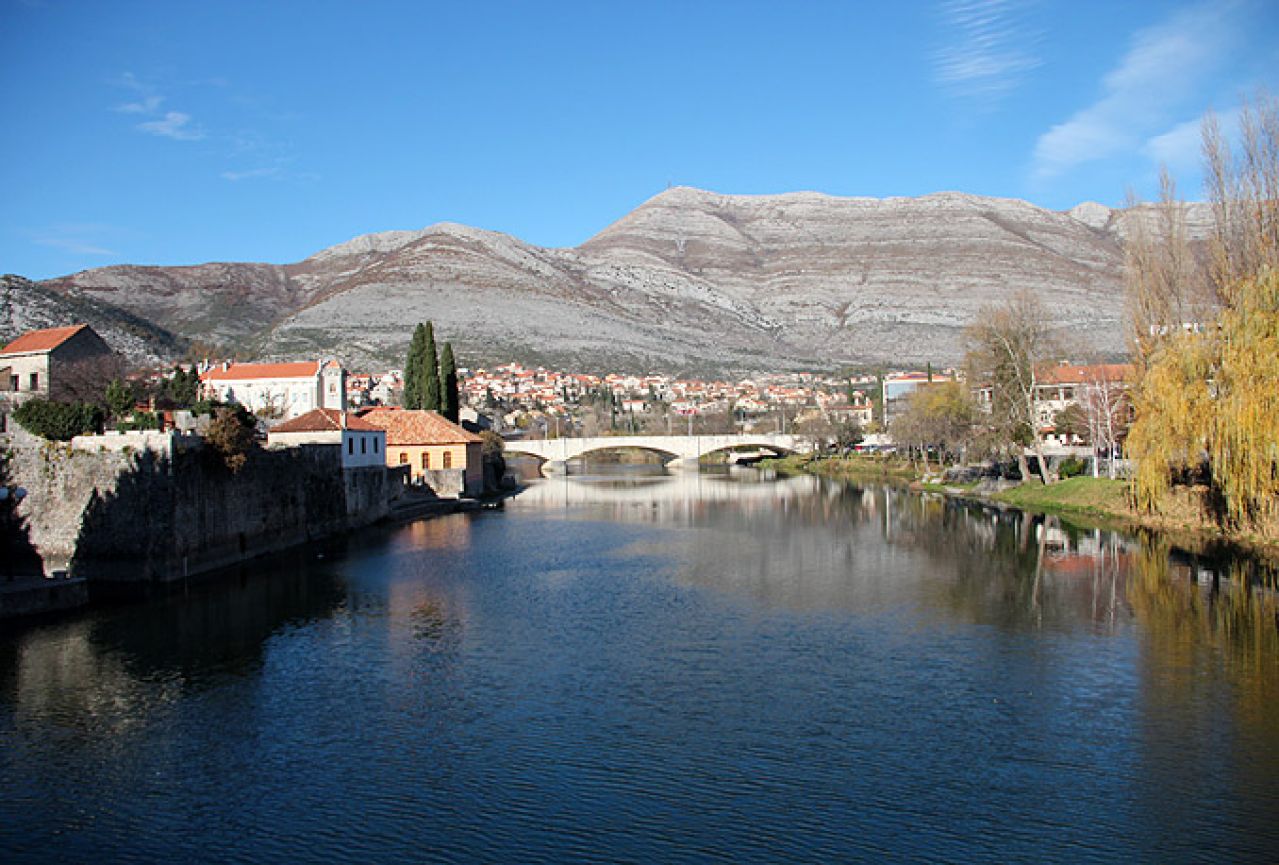 Ranio vlasnicu restorana, pa izvršio samoubojstvo