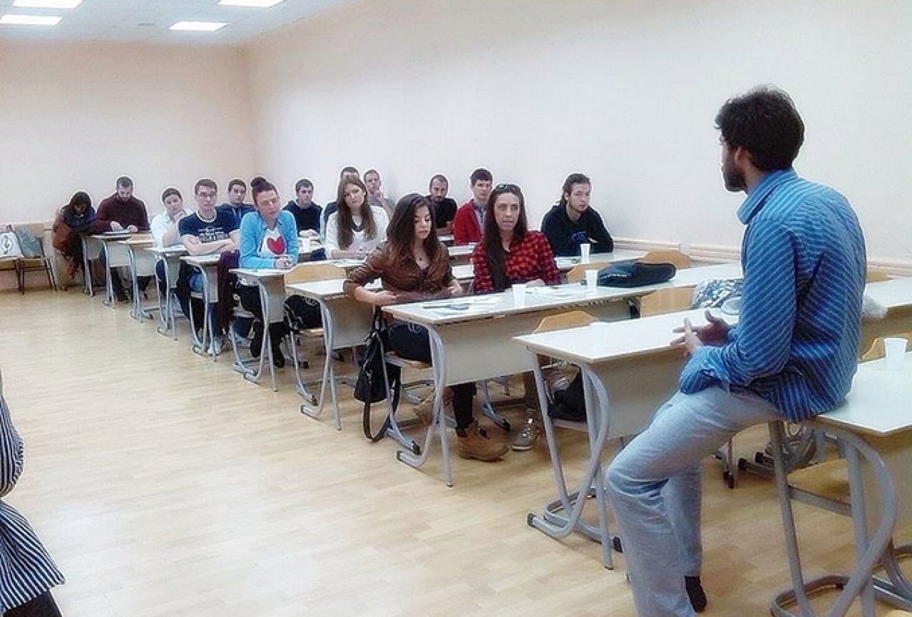 Istaknuti svjetski debateri održali seminar članovima Debatnog kluba Sveučilišta u Mostaru