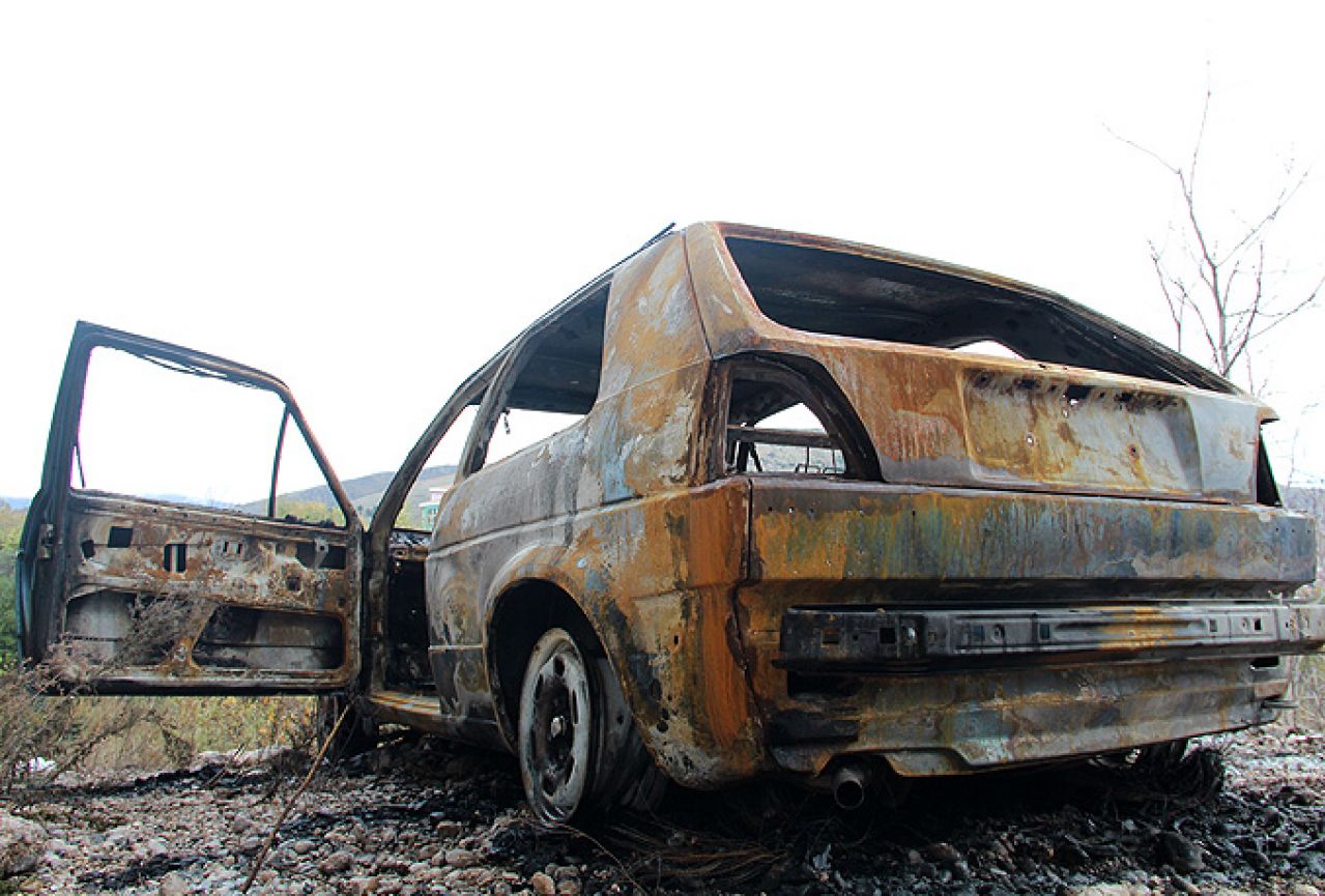 Nastavljena paljevina po Mostaru: Izgorjela dva automobila