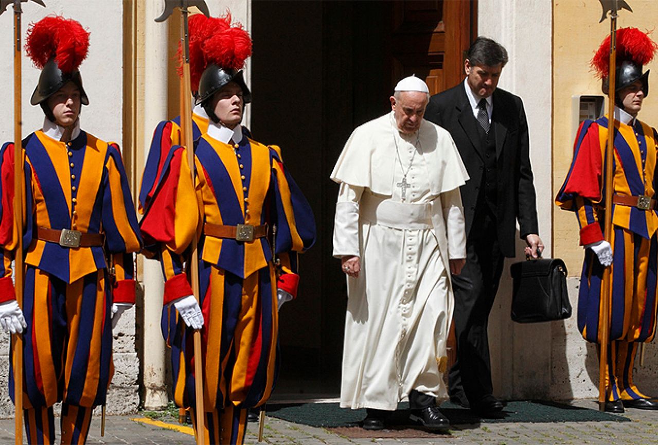 Osiguranje Pape Franje strahuje od napada dronom na svetog oca