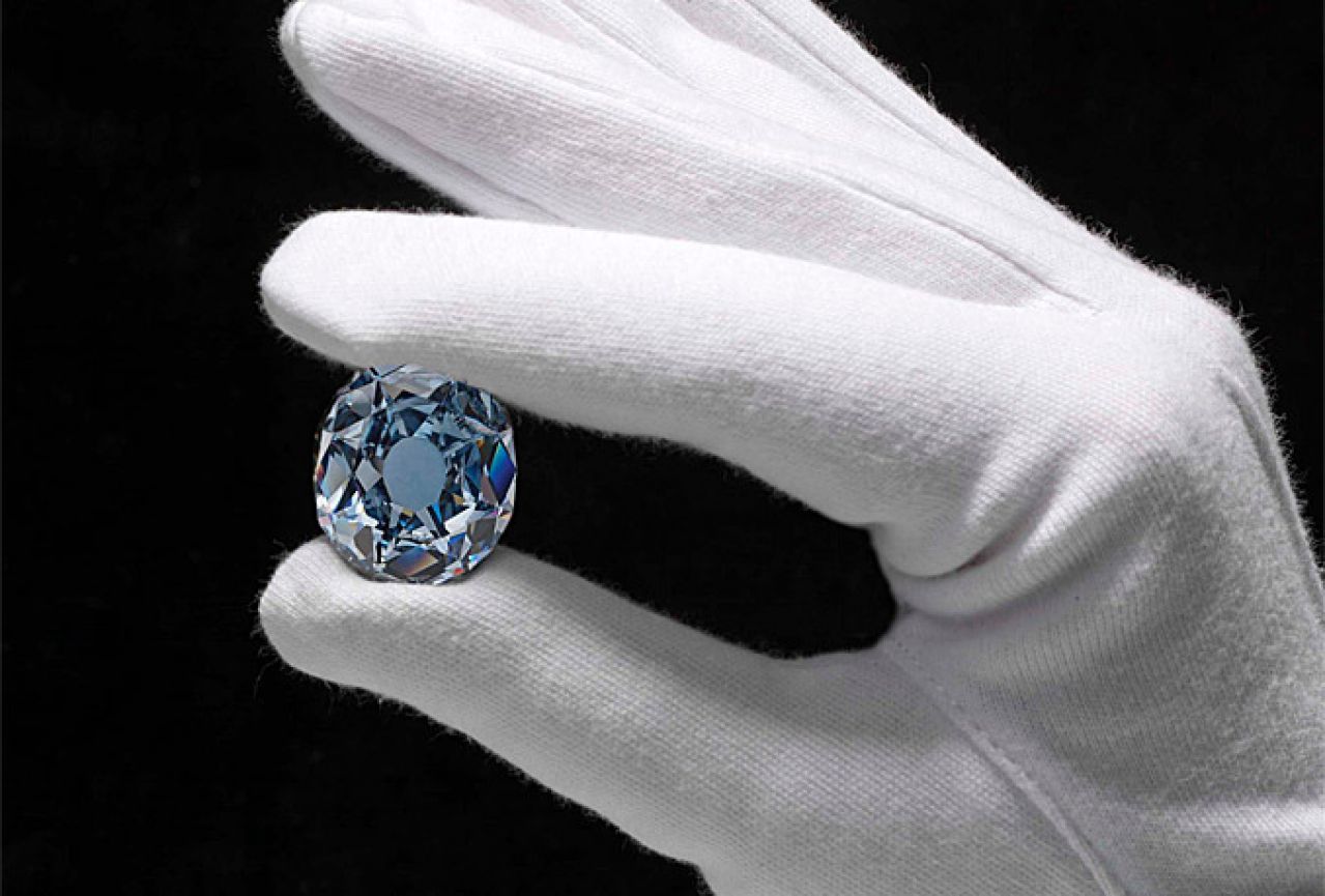 Kupac iz Hong Konga platio rekordnih 32,6 milijuna dolara za desetokaratni dijamant