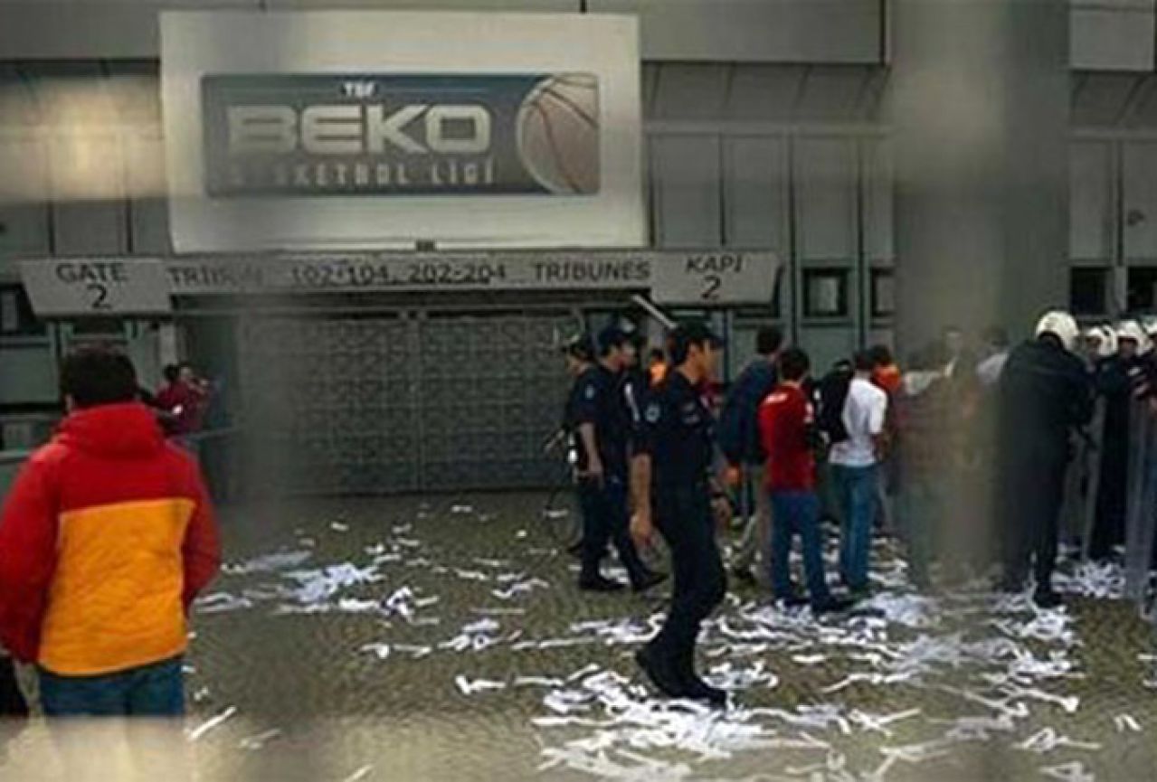 U Istanbulu ubijen navijač Crvene zvezde