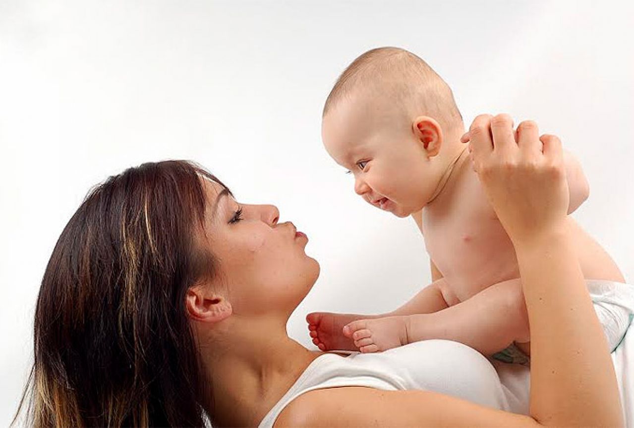 Prisustvo majke smanjuje bol kod beba