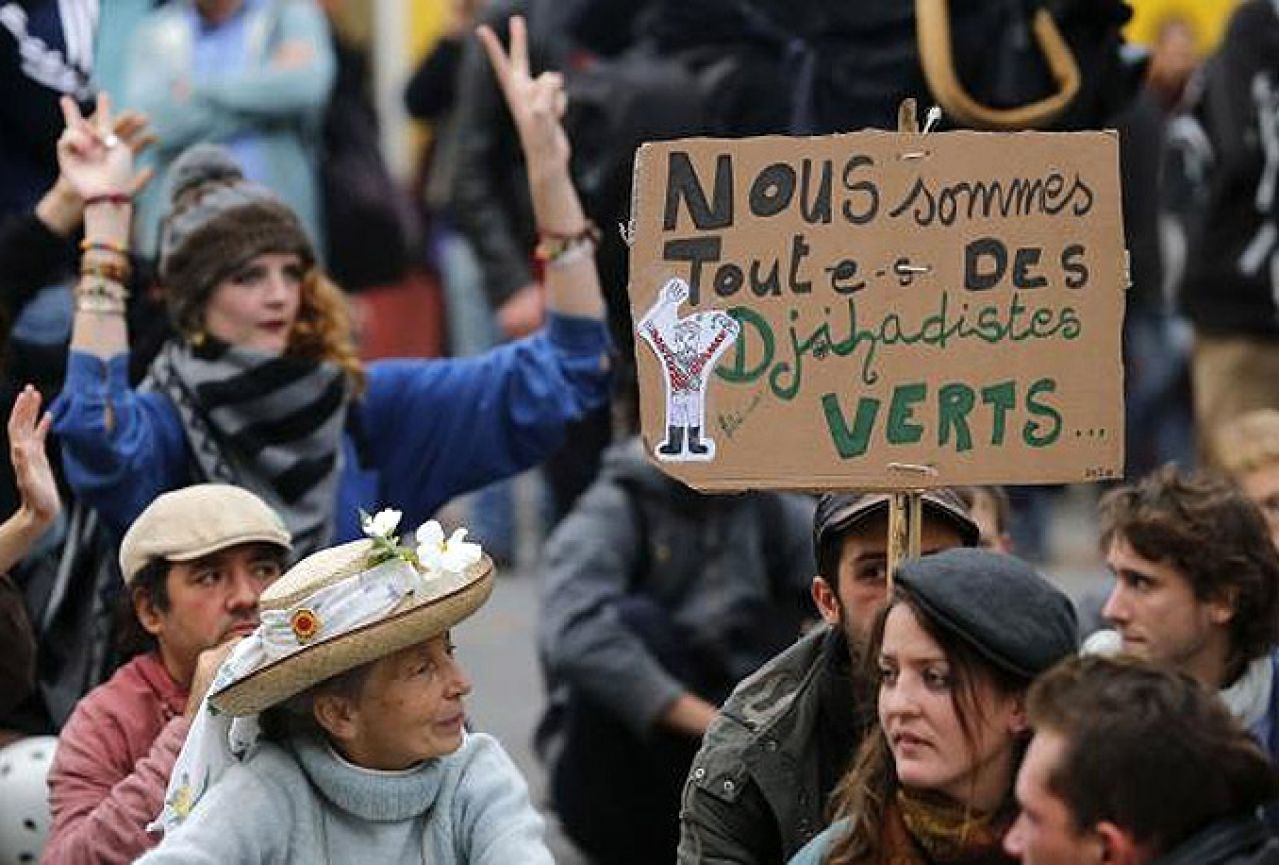 Francuska: Prosvjednici se sukobili s policijom, 16 osoba uhićeno