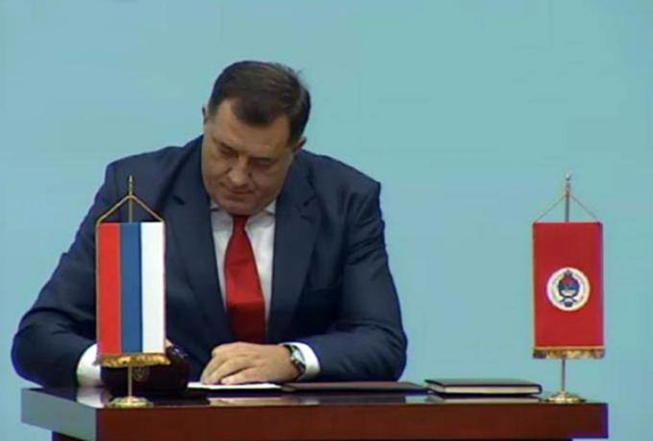 Obećanje o mirovinama i bivši član stranke spasili Milorada Dodika