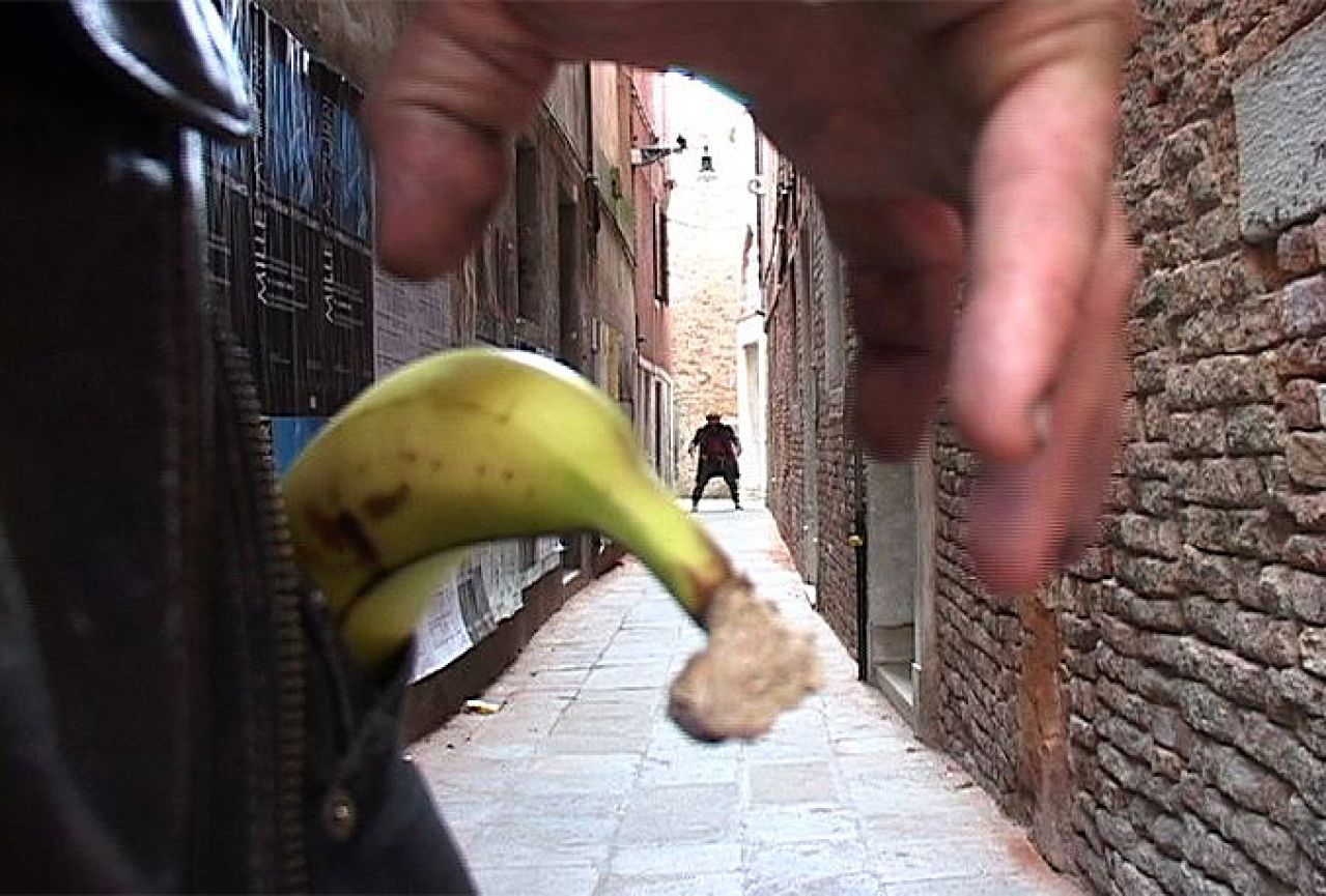 Strahovali za život: Muškarac uhićen jer je prijetio policajcima bananom
