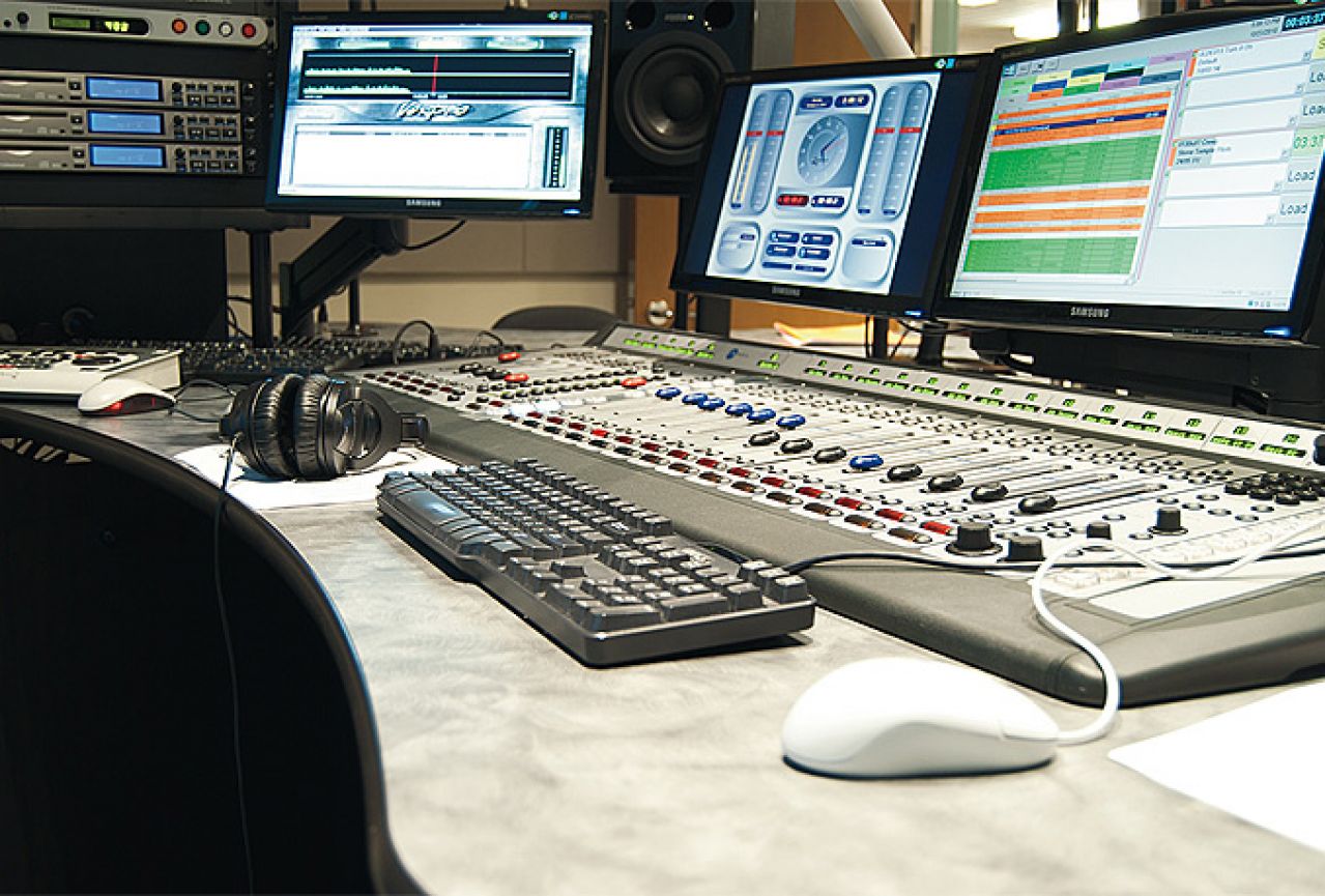 RAK odobrio nacrt o dozvolama za distribuciju audio-vizualnih usluga