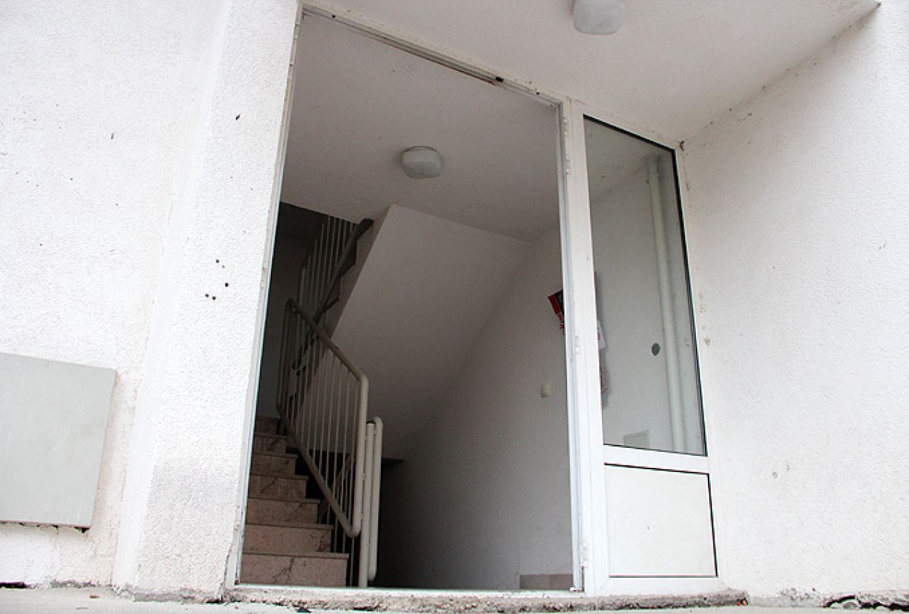 Ukradena vrata s još jednog ulaza u Mostaru