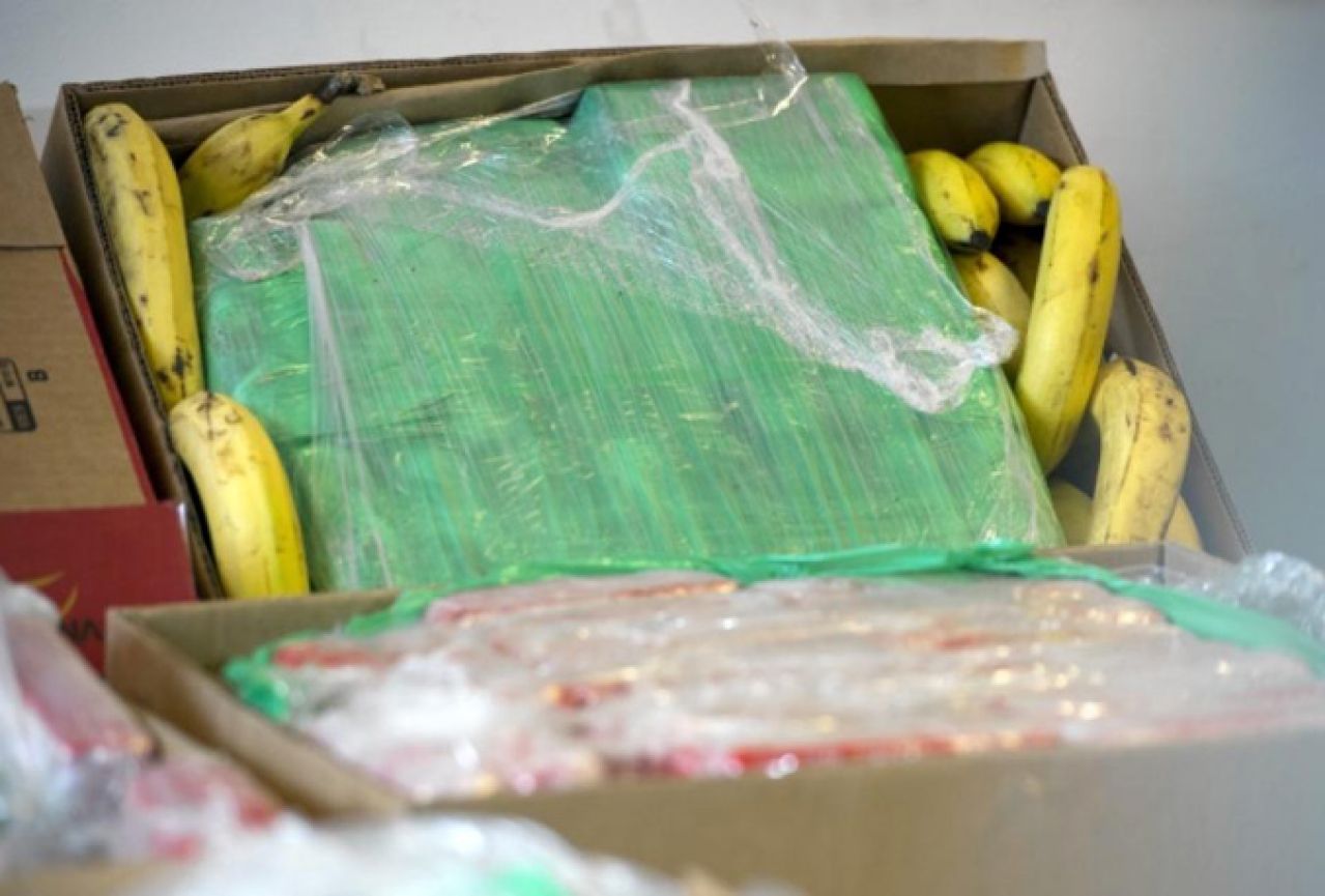 Slovenija: U dva kamiona s voćem pronađeno 175 kg kokaina