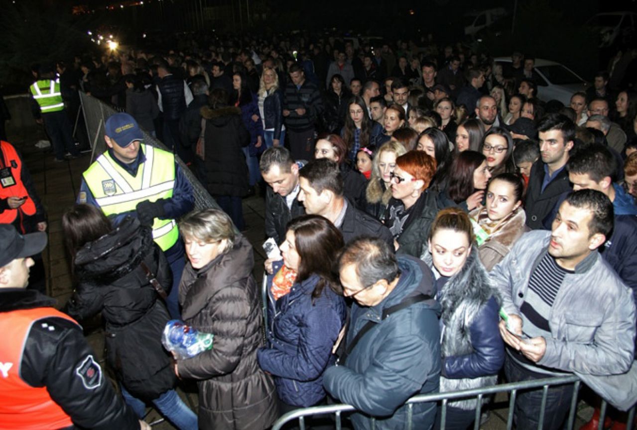 Za vrijeme Čolinog koncerta u Sarajevu bačen suzavac