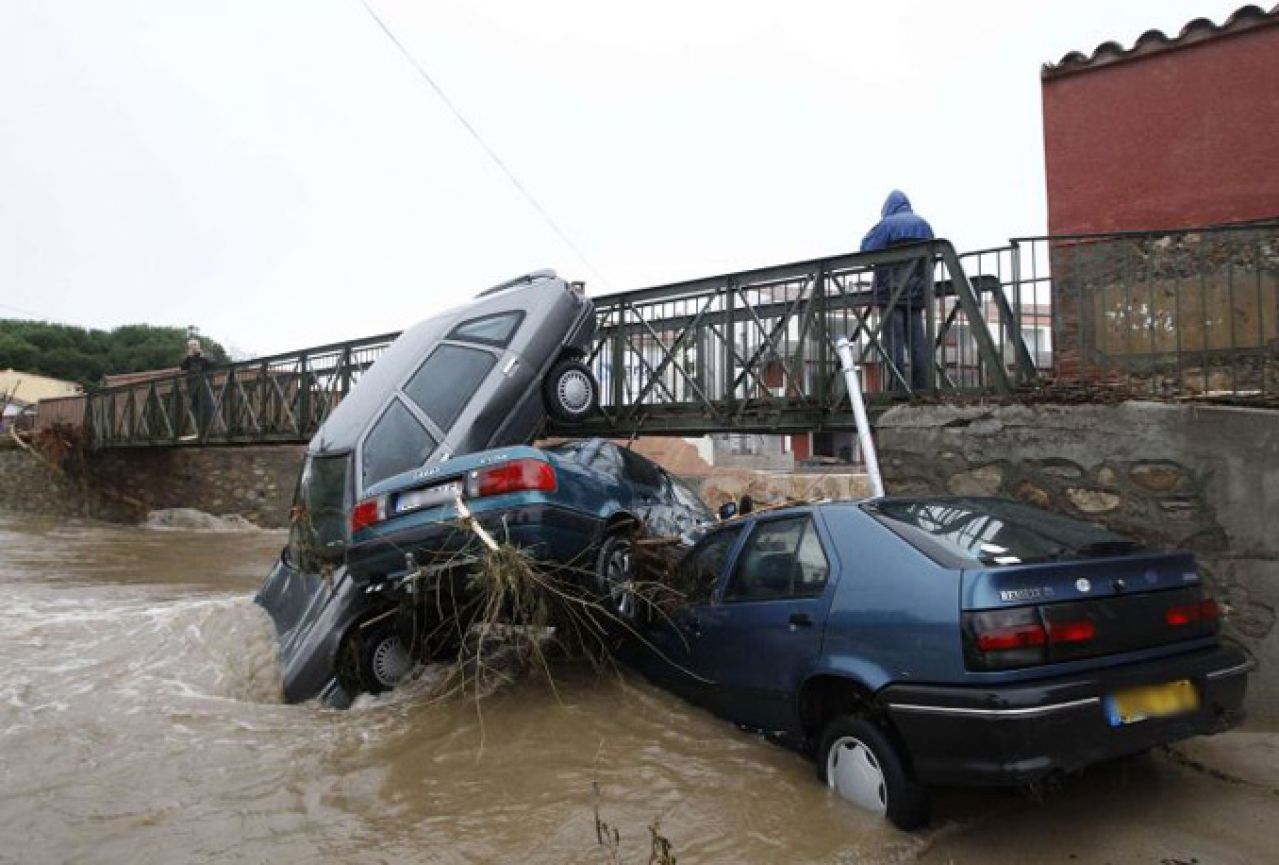 Poplave na jugu Francuske, poginulo pet osoba