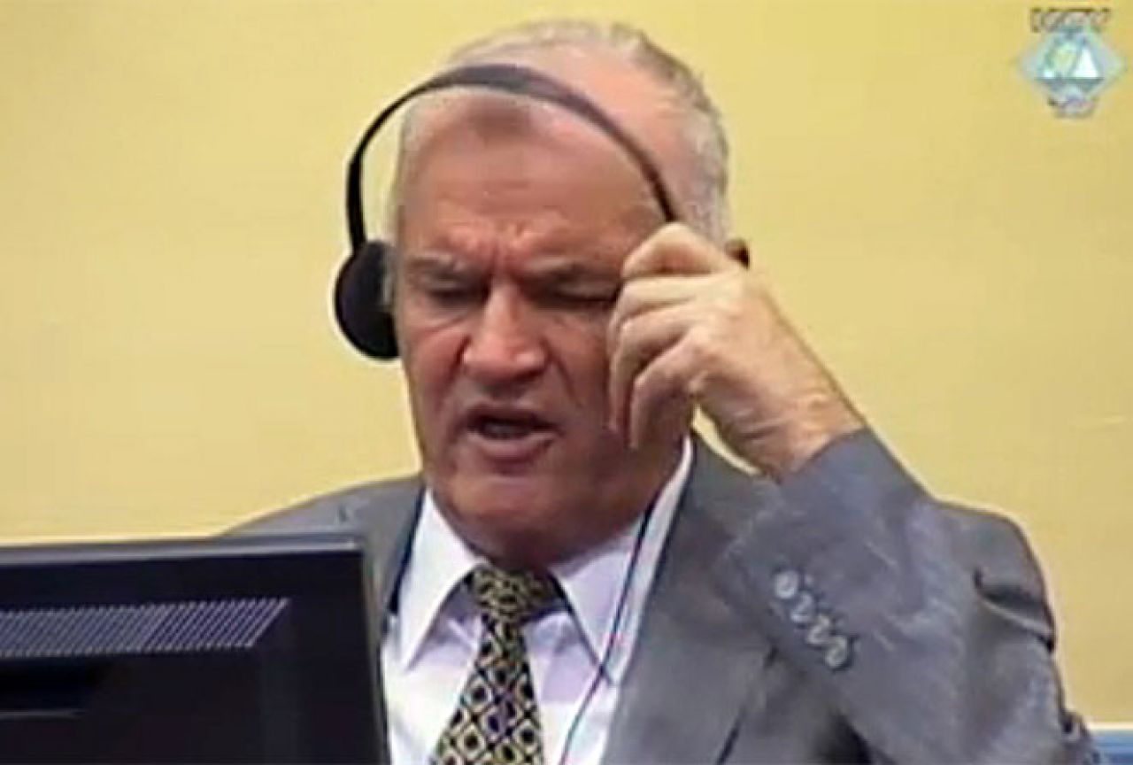 Sudac izbacio Ratka Mladića iz sudnice: Orie, samo ti izigravaj tužitelja