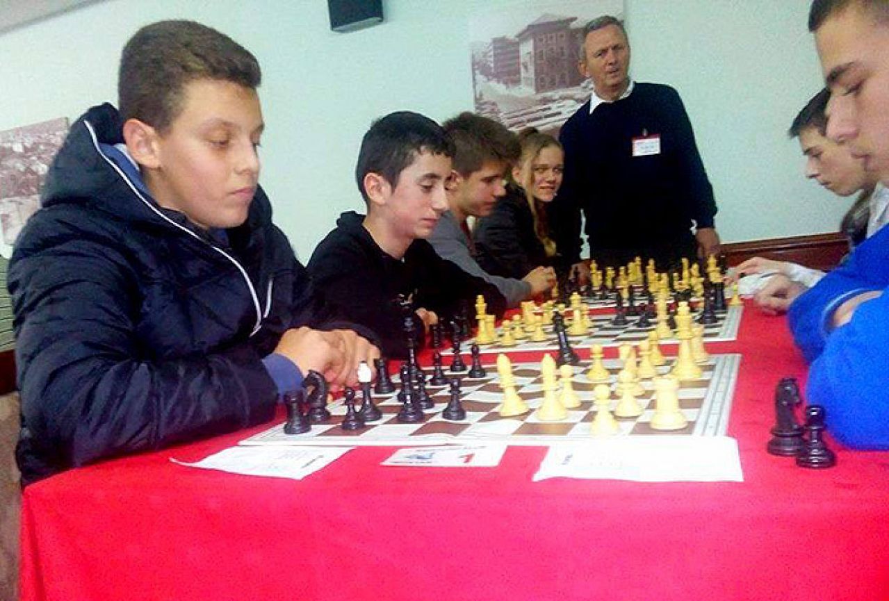 Osnovnoškolci sudjelovali na gradskom natjecanju u šahu