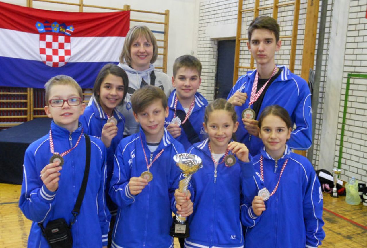 Cro Star u Zagrebu osvojio sedam medalja i pehar