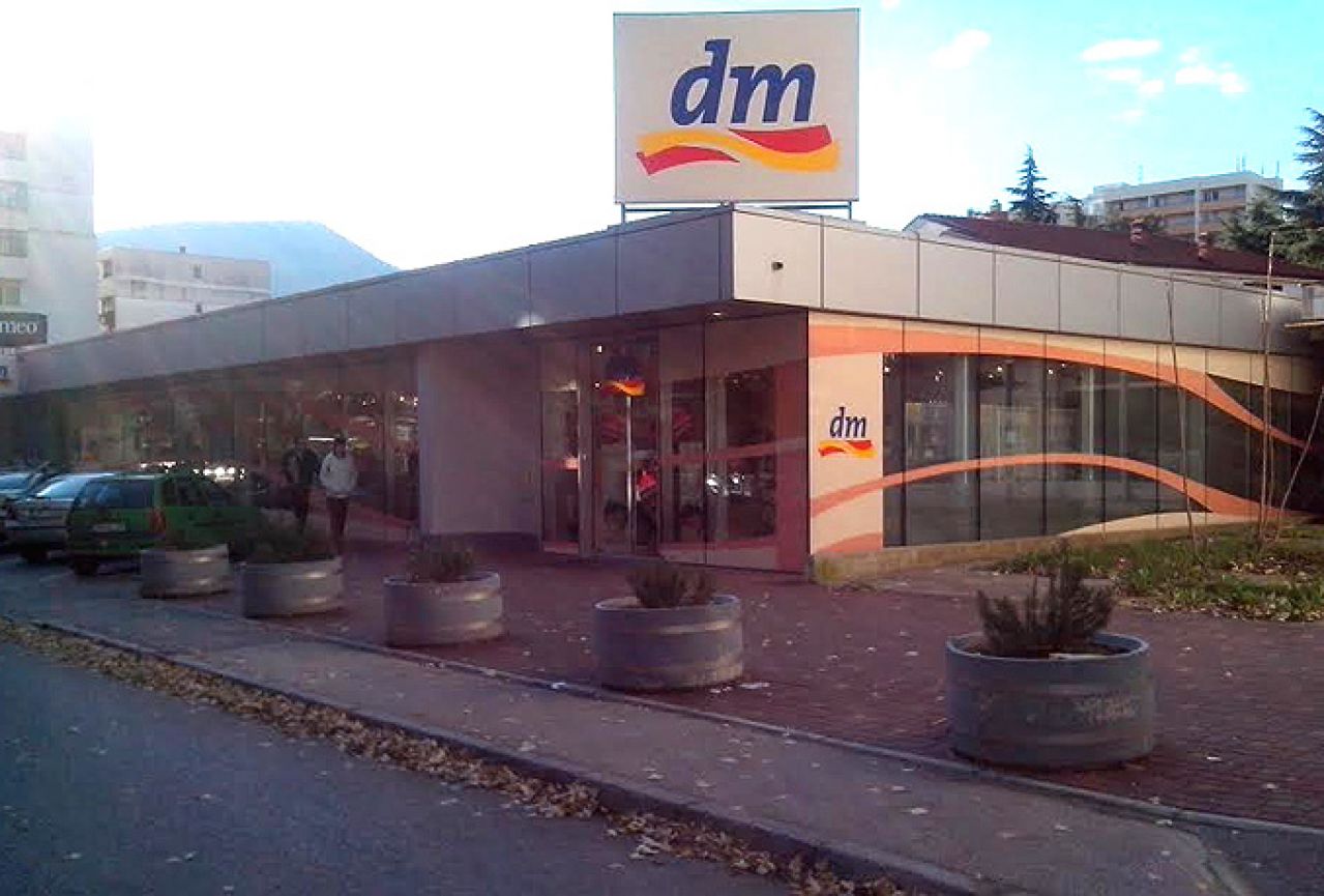 U Mostaru opljačkana poslovnica DM-a, otuđeno oko 5000 KM