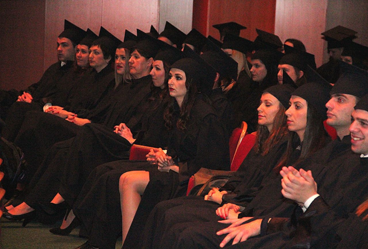Ekonomski fakultet Sveučilišta uručio diplome za 351 studenta