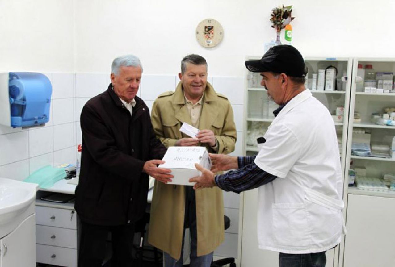 Aluminij darovao 70 cjepiva protiv gripe Udruzi umirovljenika Neretva Mostar