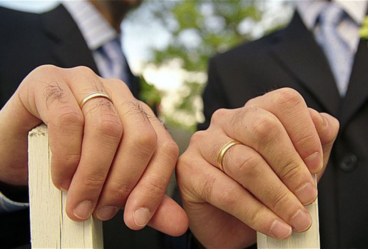 Slovenija: Udružena ljevica za izjednačenje homoseksualnih zajednica s bračnim