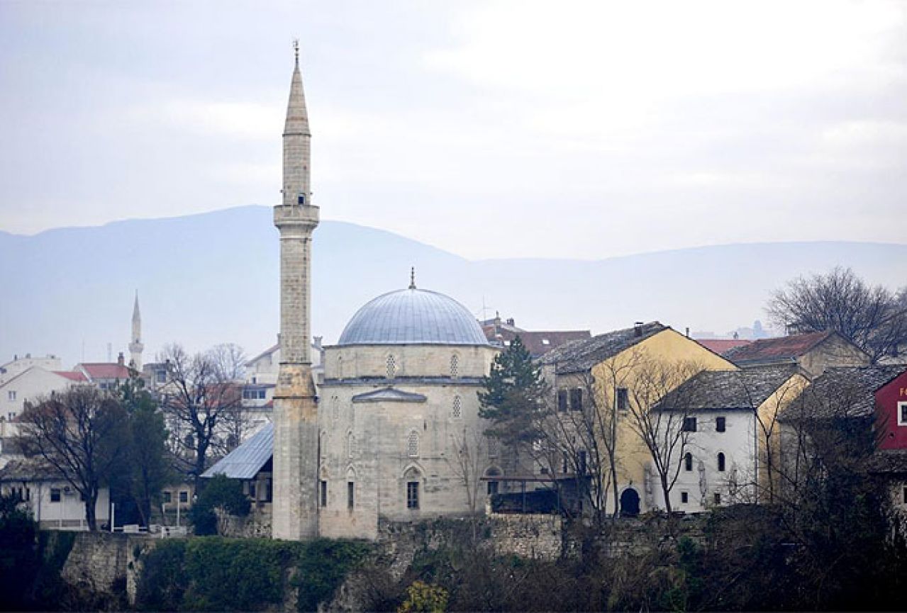 Naplaćivanje i zračenje džamija u Mostaru 