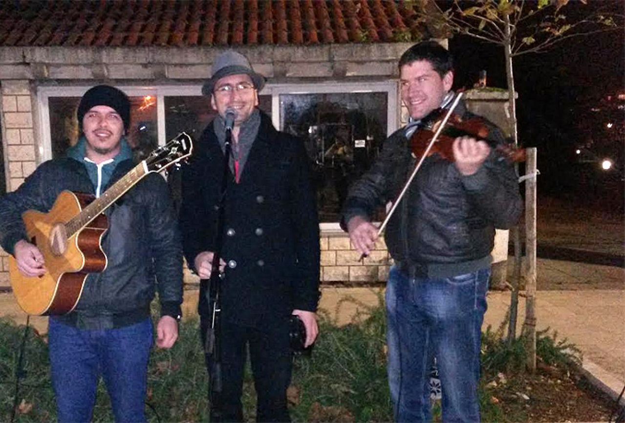 Mostarski glazbenici odlučili obogatiti blagdansku šetnicu u svom gradu