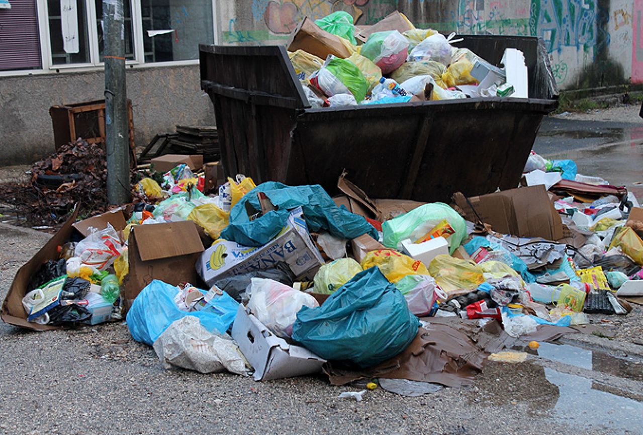 Mostarci imaju priliku učiti o odlaganju ambalažnog otpada
