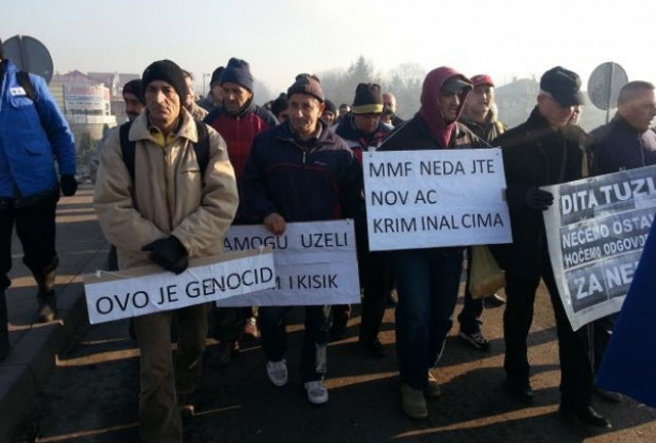 Kolona radnika koji pješke bježe iz BiH: Zaustavili su se na Ormanici, 30 KM od Orašja