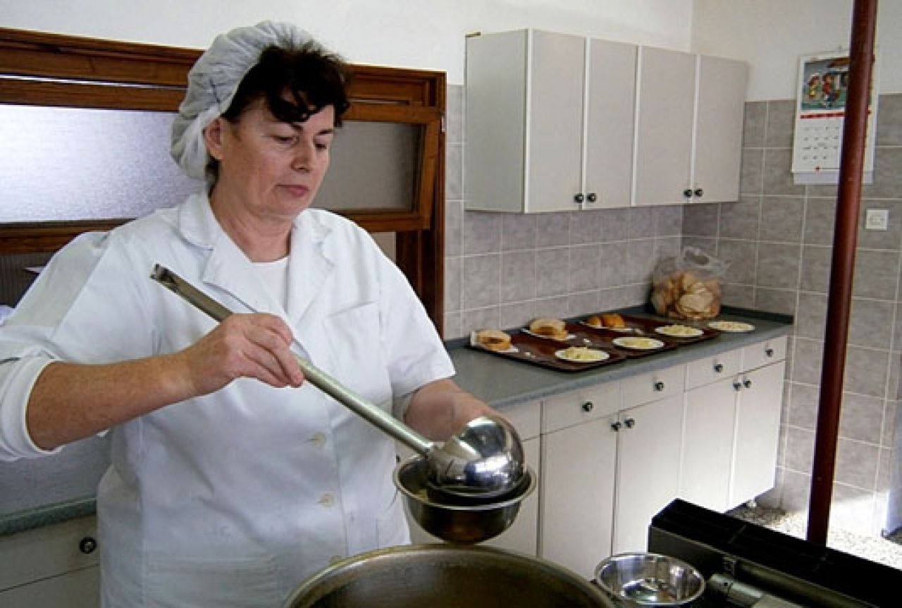 Donacija kuhinji u Mostaru: 16 tona bršna i 1.800 komada konzervi