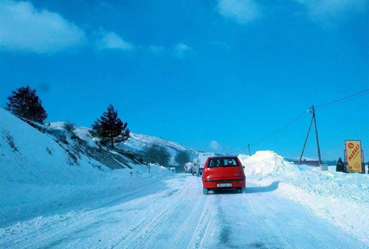 Snijeg zatvorio cestu Posušje-Tomislavgrad