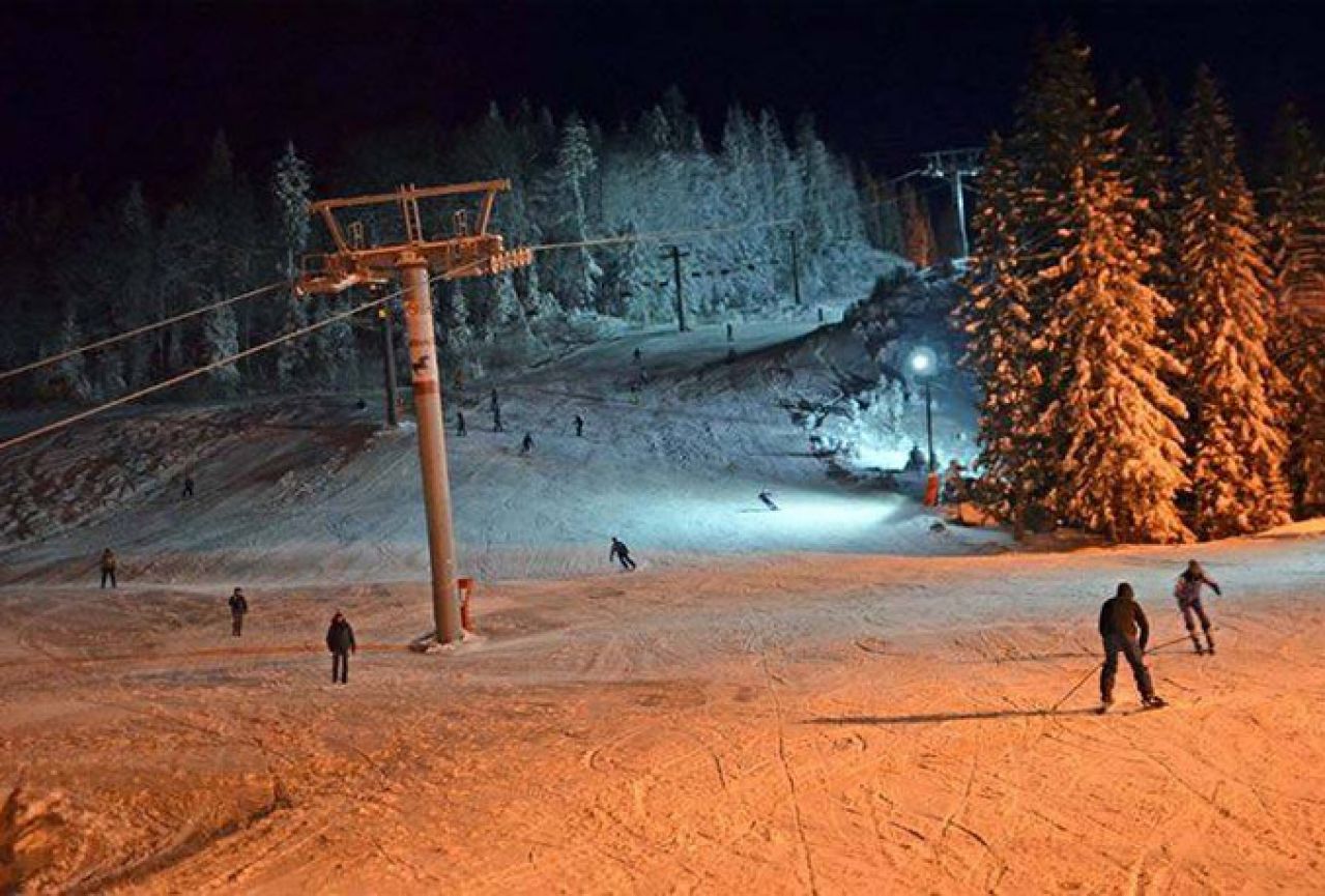 Jahorina: Uvjeti za skijanje izvanredni, svečano otvoreno noćno skijanje