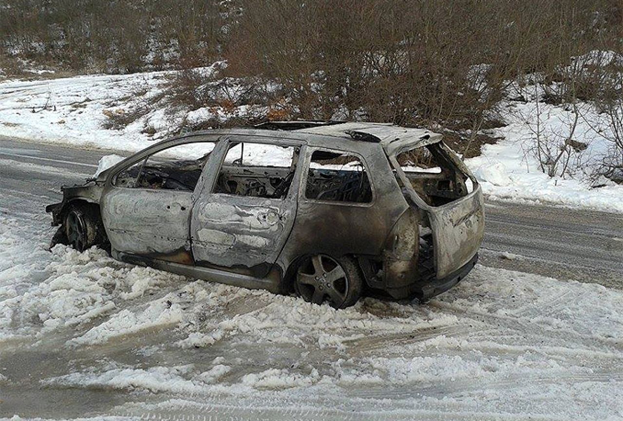Na Gorancima se zapalilo vozilo