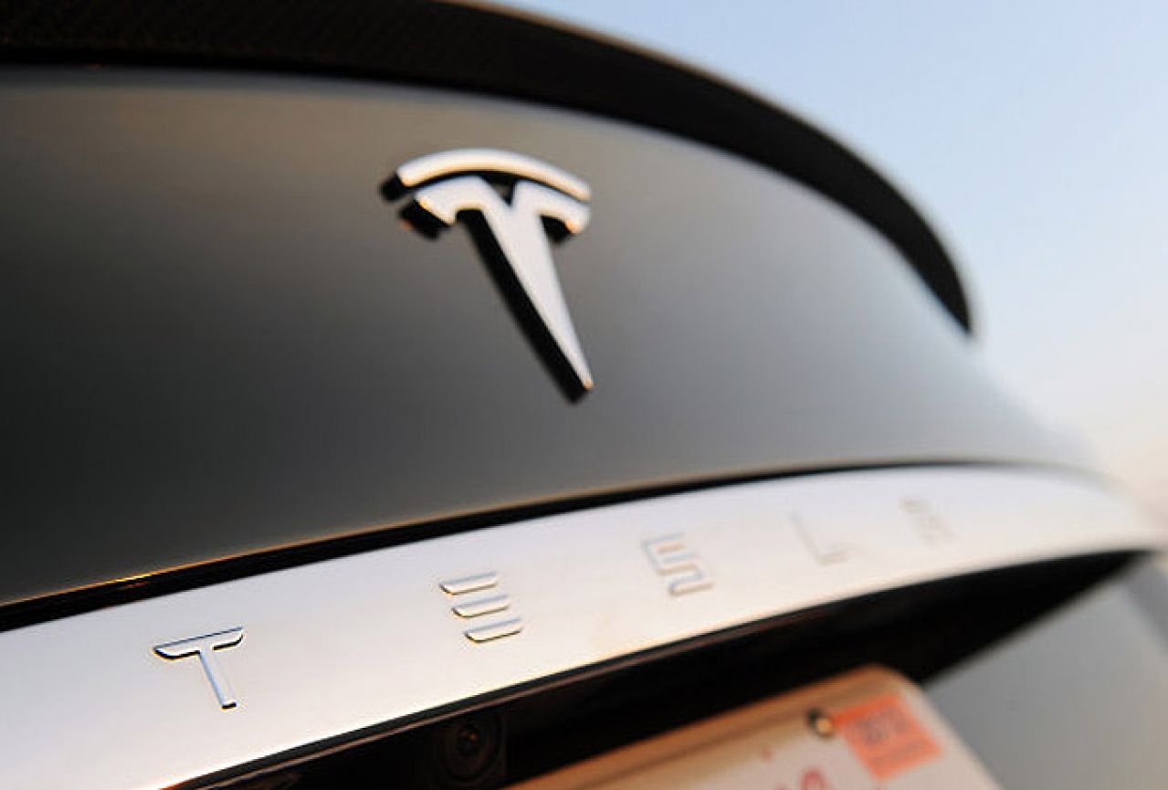 Tesla motors: Uskoro i kućni punjač za automobil