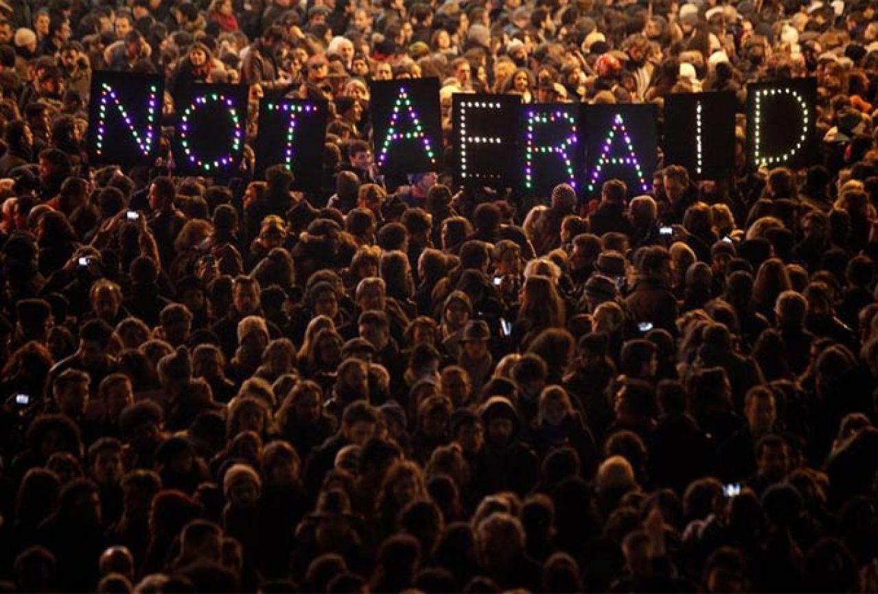 U Parizu masovni skup protiv terorizma; Francuska i dalje traga za osumnjičenima